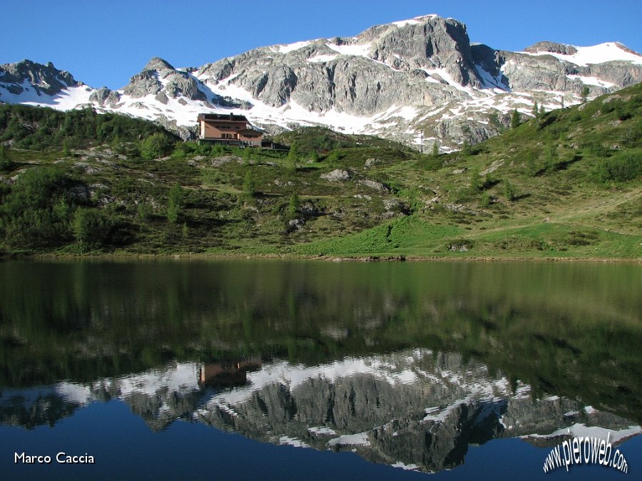 05_Cabianca e Calvi specchiati al lago Rotondo.JPG